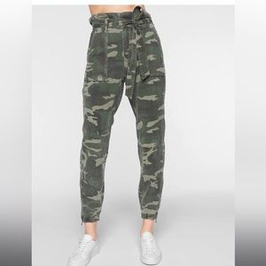 Pam & Gela Camo paperbag jogger pant